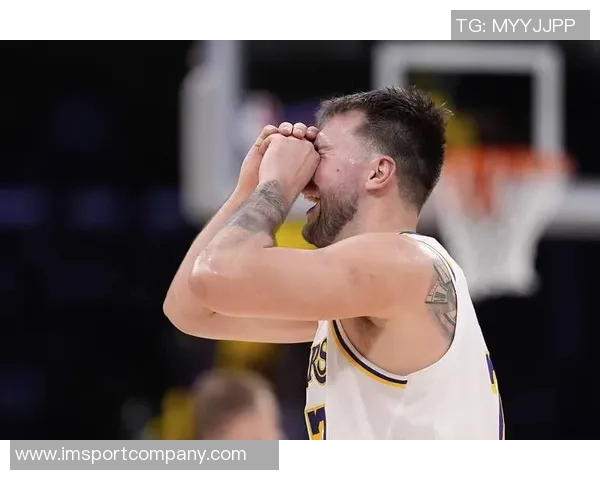 阿德巴约赞维金斯低调内敛却能左右比赛胜负的小细节 阿德巴约赞维金斯低调内敛却能左右比赛胜负的小细节