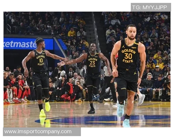 库里积极联系各方寻求好鞋期待一场穿三双不同鞋的精彩比赛