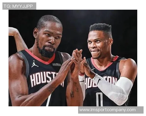 火箭官方晒亚当斯与杜兰特亲密合照威少点赞引发重回传闻 火箭官方晒亚当斯与杜兰特亲密合照威少点赞引发重回传闻