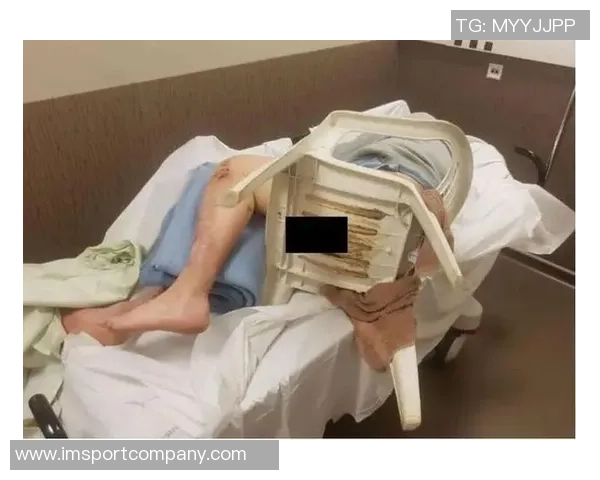 皮尔斯与女主持探讨禁忌话题引发热议是否应该尝试男友的私密行为