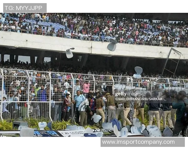 梅西因安全隐患和管理混乱提前结束绕场活动引发球迷不满