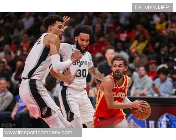 福克斯状态火热三场比赛数据亮眼场均26分8助攻命中率超高