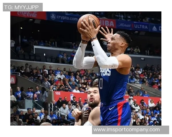 海兰德五投全失得分为零但贡献六篮板七助攻一盖帽表现不俗